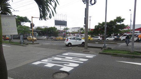 Frente al sector de Makro
