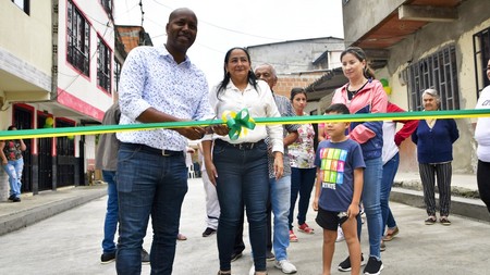 Una inversión de 51 millones de pesos, se culminó la obra en pavimento rígido realizada entre las manzanas 1a y 1b del sector de Violetas 3.