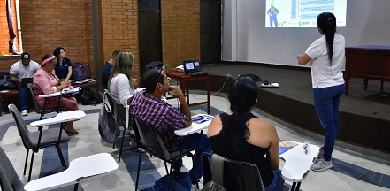 Jornada de capacitación de fenavi y Secretaría de Salud, a los productores y comercializadores de Dosquebradas