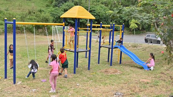 Alcaldía de Dosquebradas y Unidad para las Víctimas llevaron dotación al parque de la urbanización El Ensueño