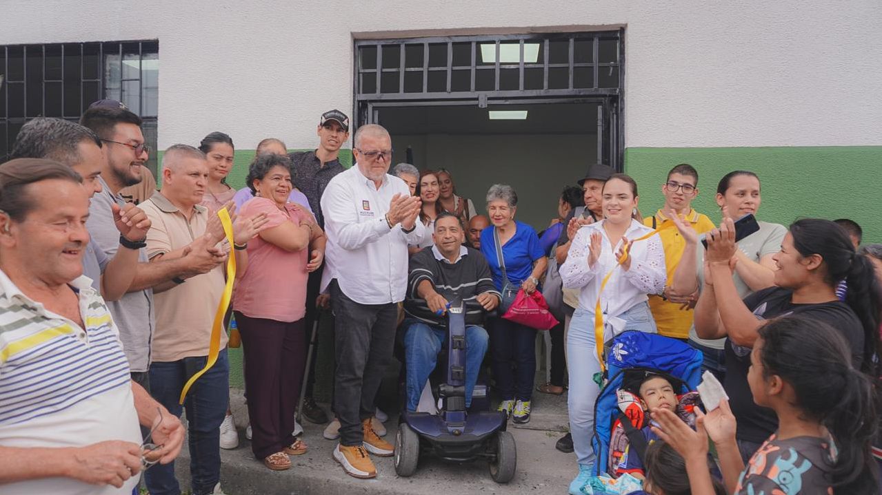 El alcalde Roberto Jiménez ‘puso’ a más de 80 personas con discapacidad a estrenar sede en Dosquebradas