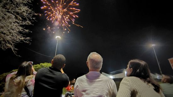 Dosquebradas encendió 2.000 faroles en una noche de unión familiar en el Viaducto Siempre Vivo