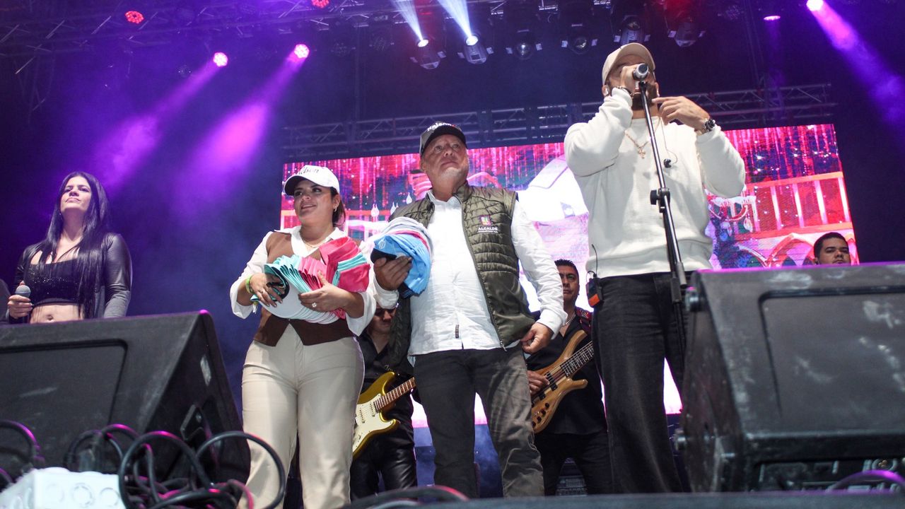 El primer concierto de las Fiestas del Progreso puso a cantar a miles de asistentes
