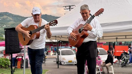  Dosquebradas vibró con la gran final del segundo Festival Nacional de la Música Popular y el Requinto de Oro